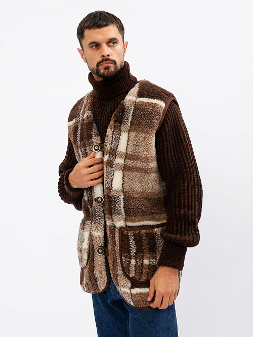 Жилет меховой из верблюжьей шерсти на пуговицах рис. Клетка 